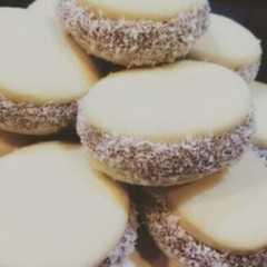 A picture of Alfajores de maizena.