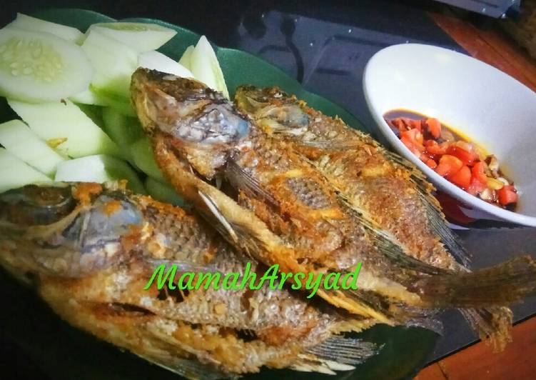 Bagaimana Menyiapkan Nila goreng sambal kecap Anti Gagal