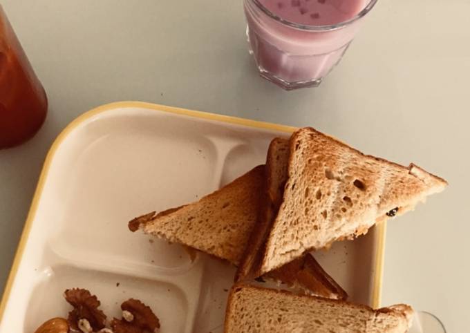 Veggie-cheese sandwich & power smoothie!