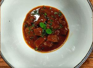 Foto di Spezzatino di petto di manzo piccante con menta