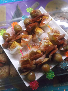 Una foto de Banderillas de pulpo y huevo duro