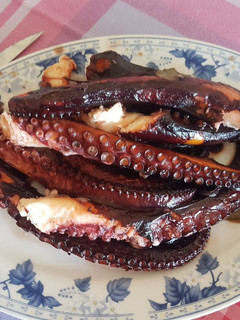 Una foto de Pulpo al horno, gastronomía Murciana