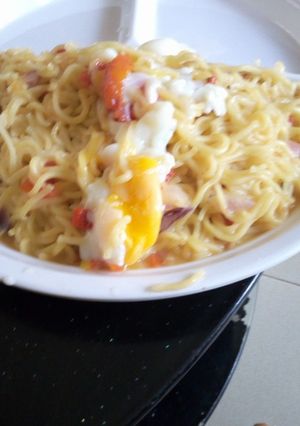 A picture of Indomie with cook egg.