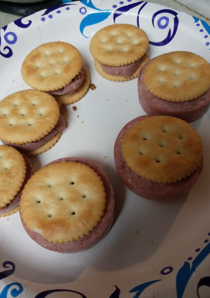 A picture of Snacker Crackers Batch 5.