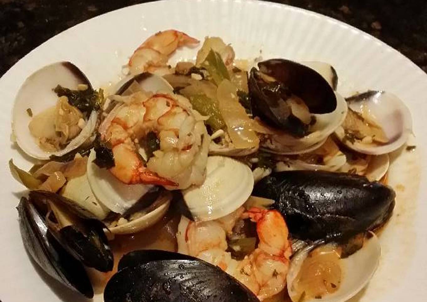 Cool the shellfish in white wine and reduce the amount of garlic.
