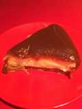 Tarta de queso y salsa de caramelo