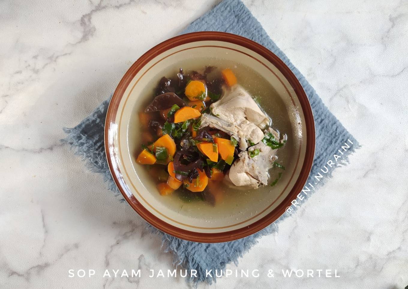 Sop Ayam Jamur Kuping dan Wortel