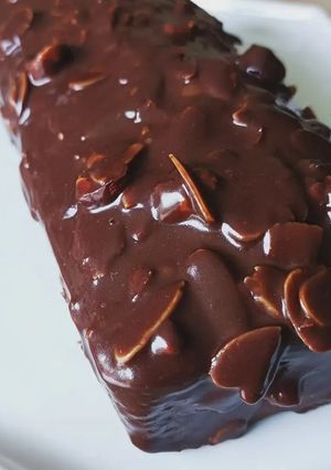 Une photo de Cake à la noisette, insert ganache praliné noix de pécan