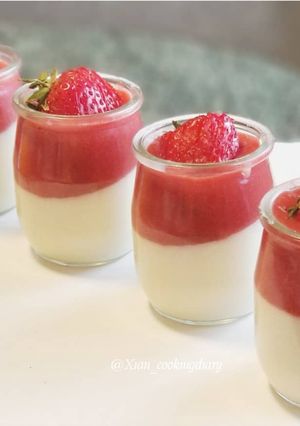 A picture of Vanilla Panna Cotta with Strawberry Sauce.