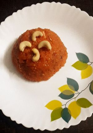 मूंग दाल का हलवा (moong dal ka halwa recipe in Hindi) रेसिपी मुख्य फोटो