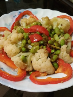 炒三色時蔬/家常菜(紅椒,花椰菜,毛豆) 的食譜成品照片