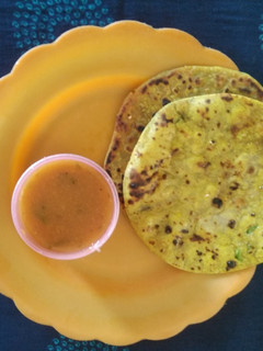 મકાઈ ના રોટલા (Makai Rotla Recipe In Gujarati) રેસીપી મુખ્ય ફોટો