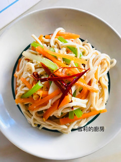 涼拌麻辣干絲 的食譜成品照片