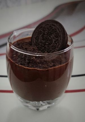 O poză a rețetei Mousse de ciocolata cu mascarpone la pahar.