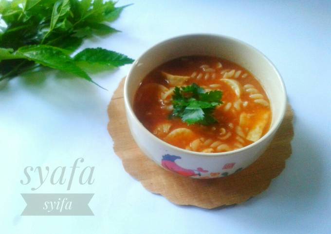 Langkah Mudah untuk Membuat Macaroni tomato soup, Lezat Sekali