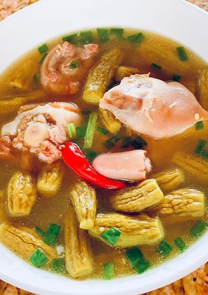 Hình của món Khổ qua nhỏ hầm móng, giò, đuôi heo 😋.