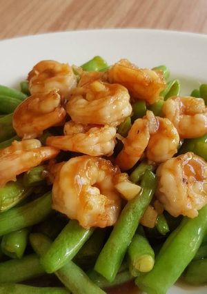 A picture of Sauteed Shrimp Bean Vegie With Oyster Sauce Dressing.