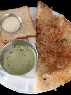 பிரெட் ரவா தோசை (Bread rava dosa recipe in tamil) செய்முறை முக்கிய புகைப்படம்