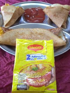 મેગી ઢોસા (Maggi Dosa Recipe In Gujarati) રેસીપી મુખ્ય ફોટો