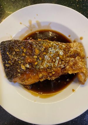 Hình của món Cá hồi áp chảo xốt Teriyaki (Seared Salmon with Teriyaki Sauce).
