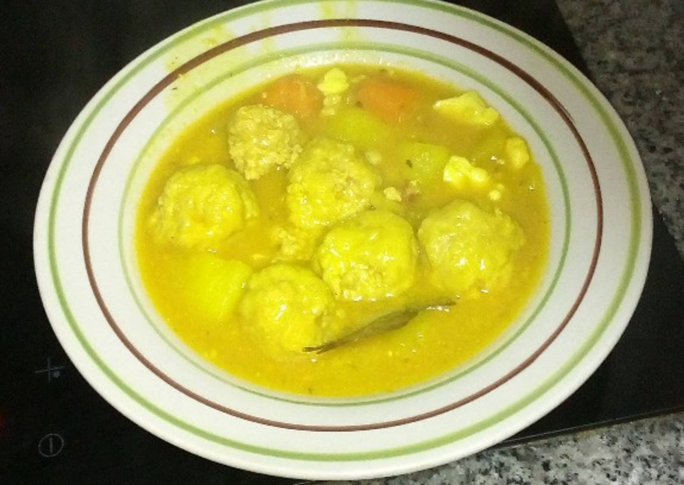 Guisaito de albóndigas