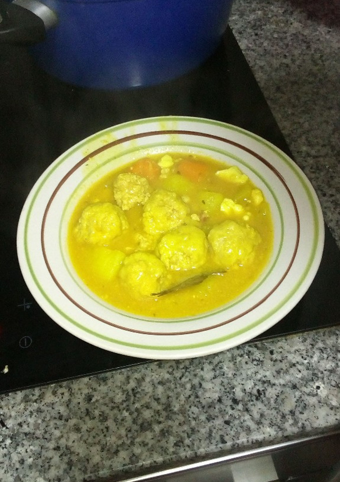 Una foto de Guisaito de albóndigas