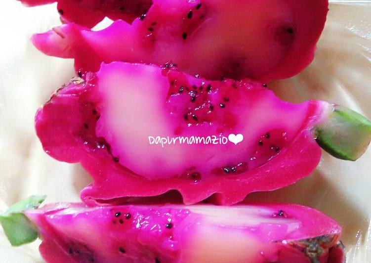 Puding susu naga merah