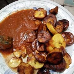 A picture of Fried plantain and fish stew.