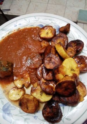 A picture of Fried plantain and fish stew.
