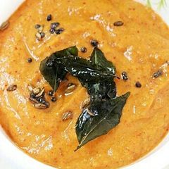 A picture of Onion tomato chutney.