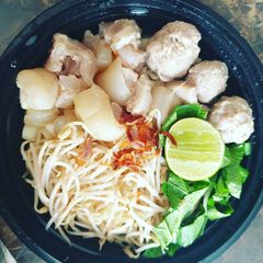 A picture of Mie Kocok Bandung.