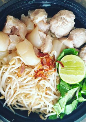 A picture of Mie Kocok Bandung.