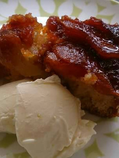Una foto de Tarta de manzana invertida