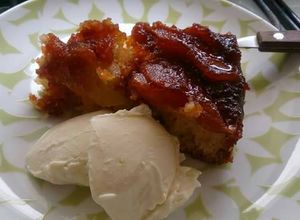 Una foto de Tarta de manzana invertida
