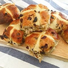 A picture of Vegan Hot Cross Buns.