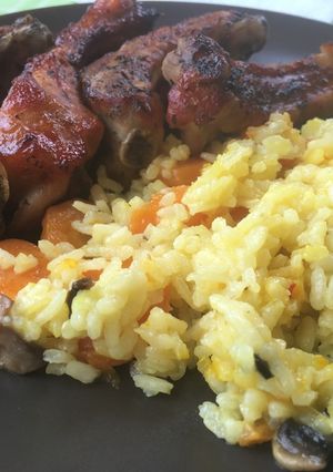 Foto principal de Varillas de cerdo al horno y arroz con verduras