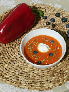 Foto principal de Crema de pimientos con queso y arándanos