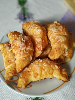 Gluténmentes sajtos-sonkás kiflik recept fotója