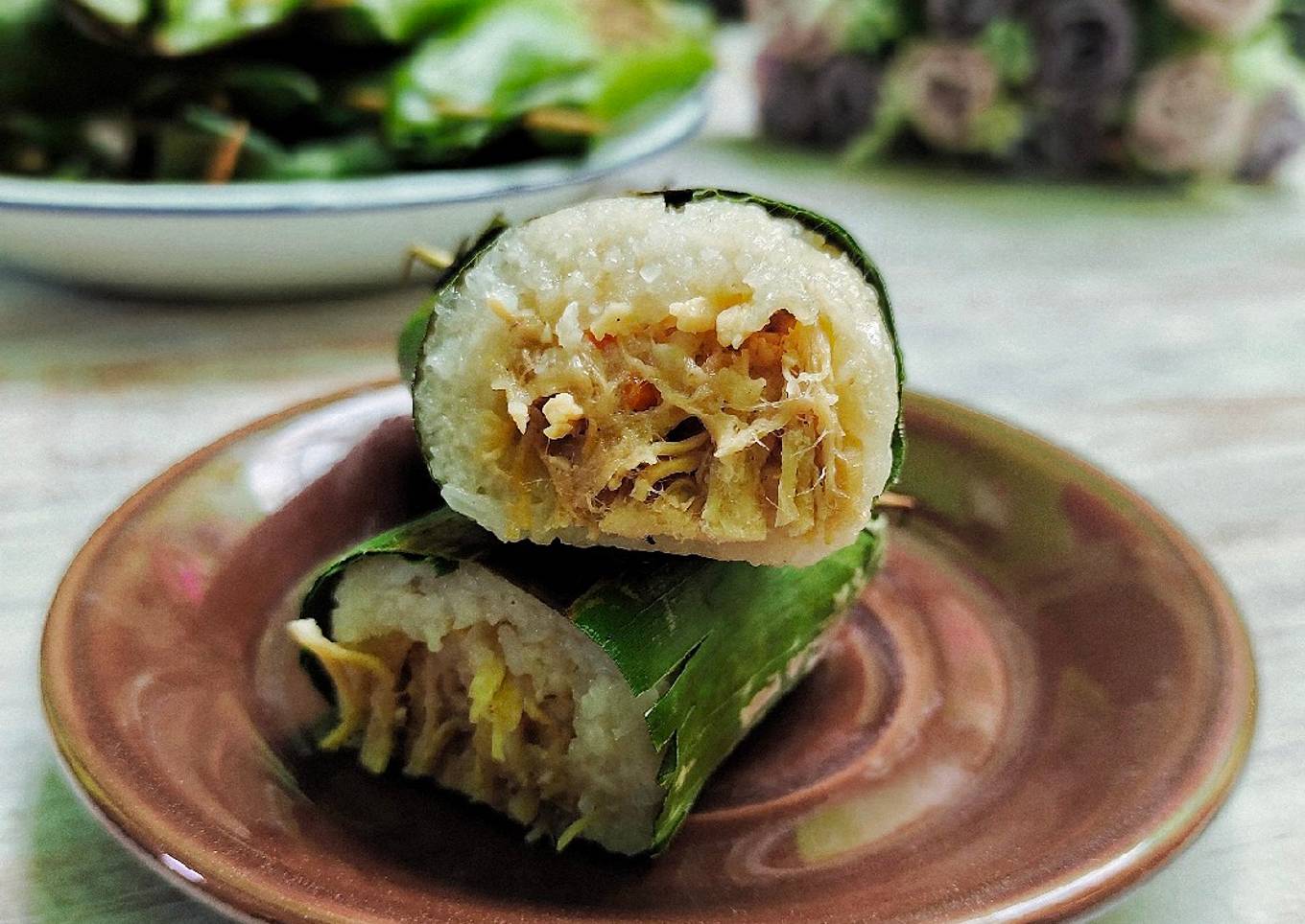 Lemper isi ayam suir
