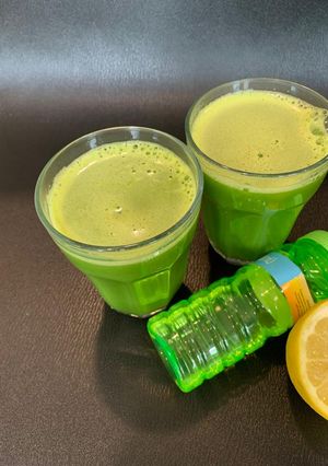 હર્બલ ગ્રીન જ્યુસ (Herbal Green Juice Recipe In Gujarati) રેસીપી મુખ્ય ફોટો