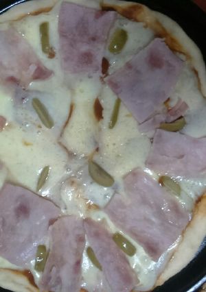 Una foto de Pizzas caseras deliciosas tipo a la piedra