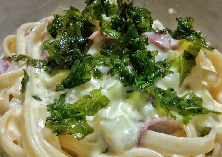 Creamy fettucine with crisp kale