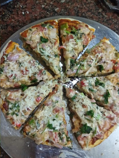 चीज़ पिज़्ज़ा (cheese pizza recipe in Hindi) रेसिपी मुख्य फोटो