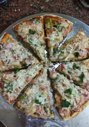 चीज़ पिज़्ज़ा (cheese pizza recipe in Hindi) रेसिपी मुख्य फोटो