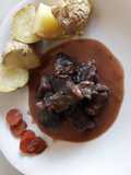 Estofado de jarrete de ternera gallega al vino de mencia