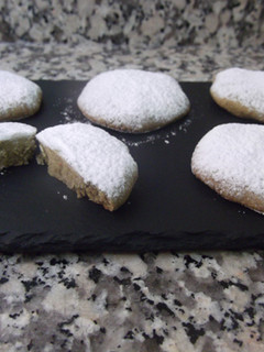 Una foto de Polvorones de té matcha