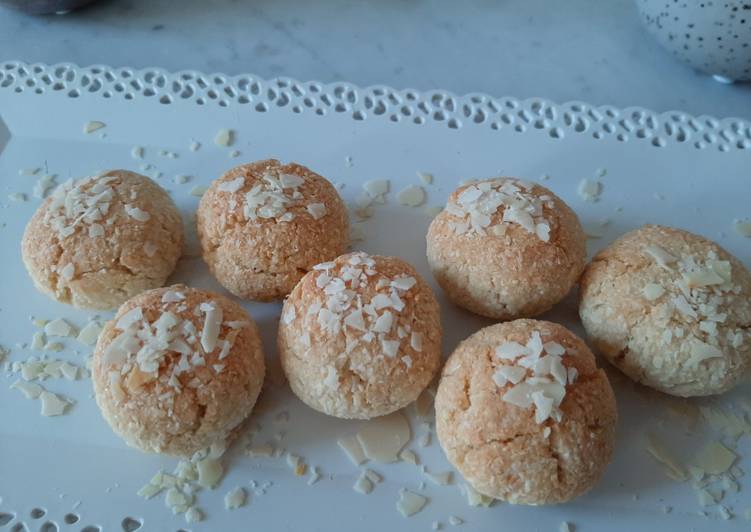 Biscottini con cocco e mandorle senza burro