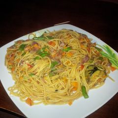 A picture of Spaghetti with veg.