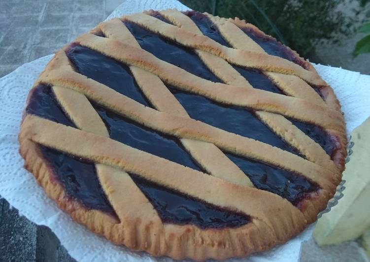 Crostata con marmellata di ciliegie