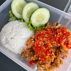 A picture of Ayam geprek.